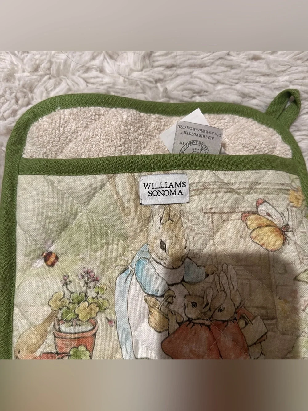 Peter Rabbit x Williams Sonoma Oven Mitt & Potholder Set  share